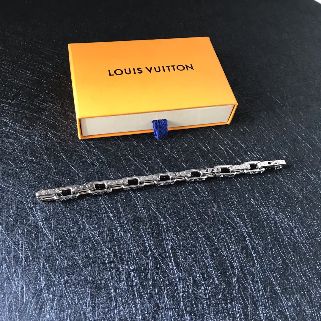 LOUIS VUITTON ルイヴィトン プレゼントにおススメ ブレスレット