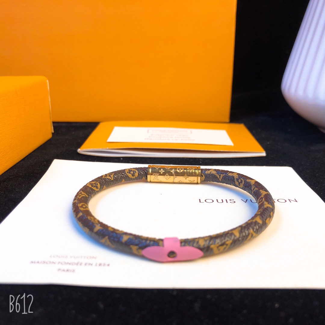 LOUIS VUITTON (ルイヴィトン) 人気商品 ブレスレット.カフブレス YY