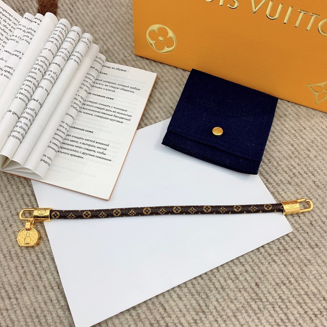 LOUIS VUITTON (ルイヴィトン) 人気商品 ブレスレット.カフブレス YY