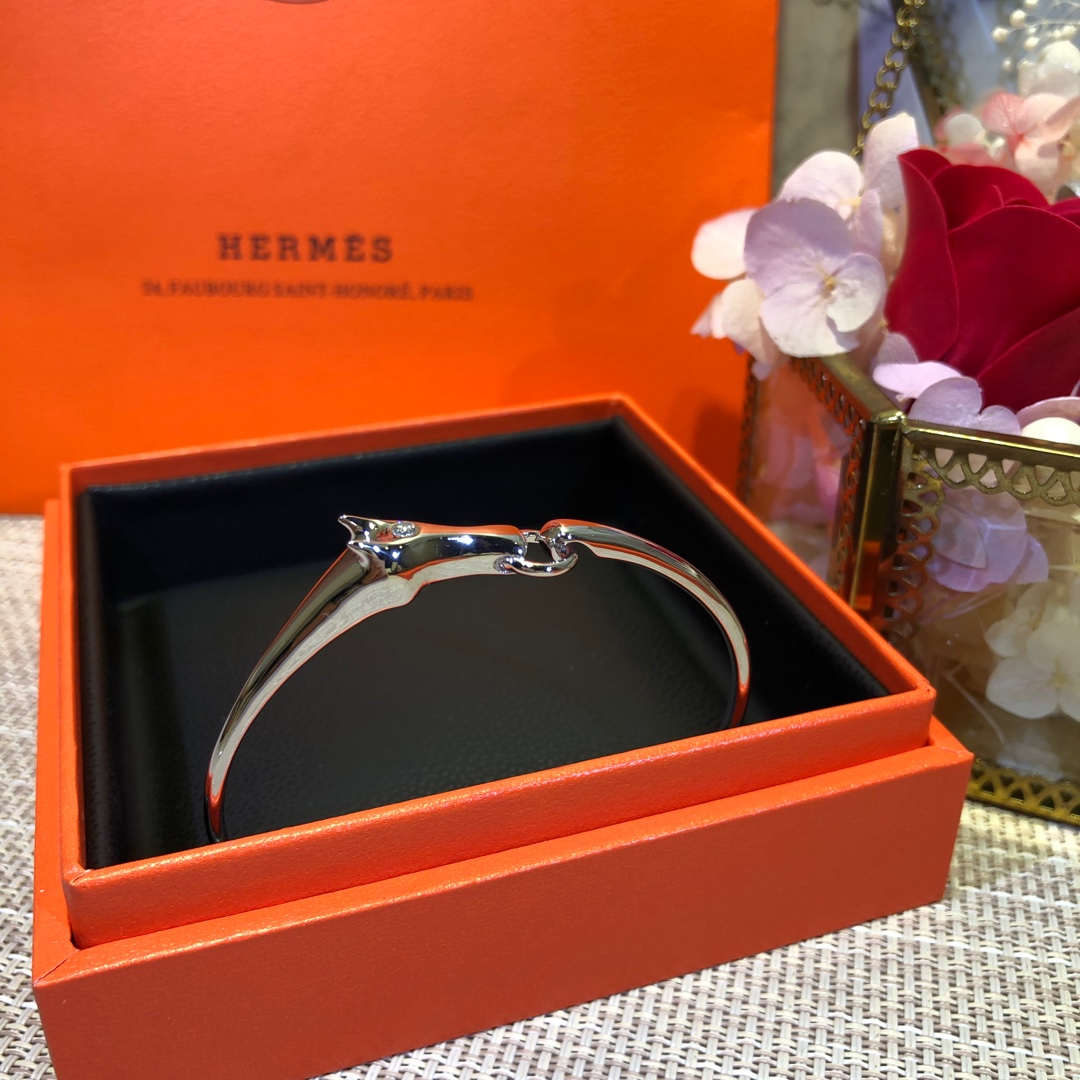 HERMES/エルメス 今季の新作 ブレスレット.カフブレス