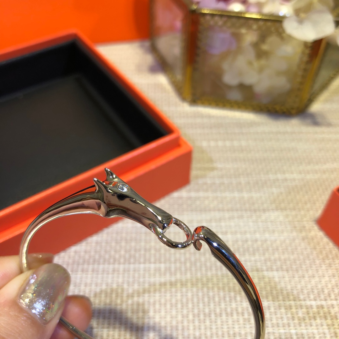 HERMES/エルメス 今季の新作 ブレスレット.カフブレス