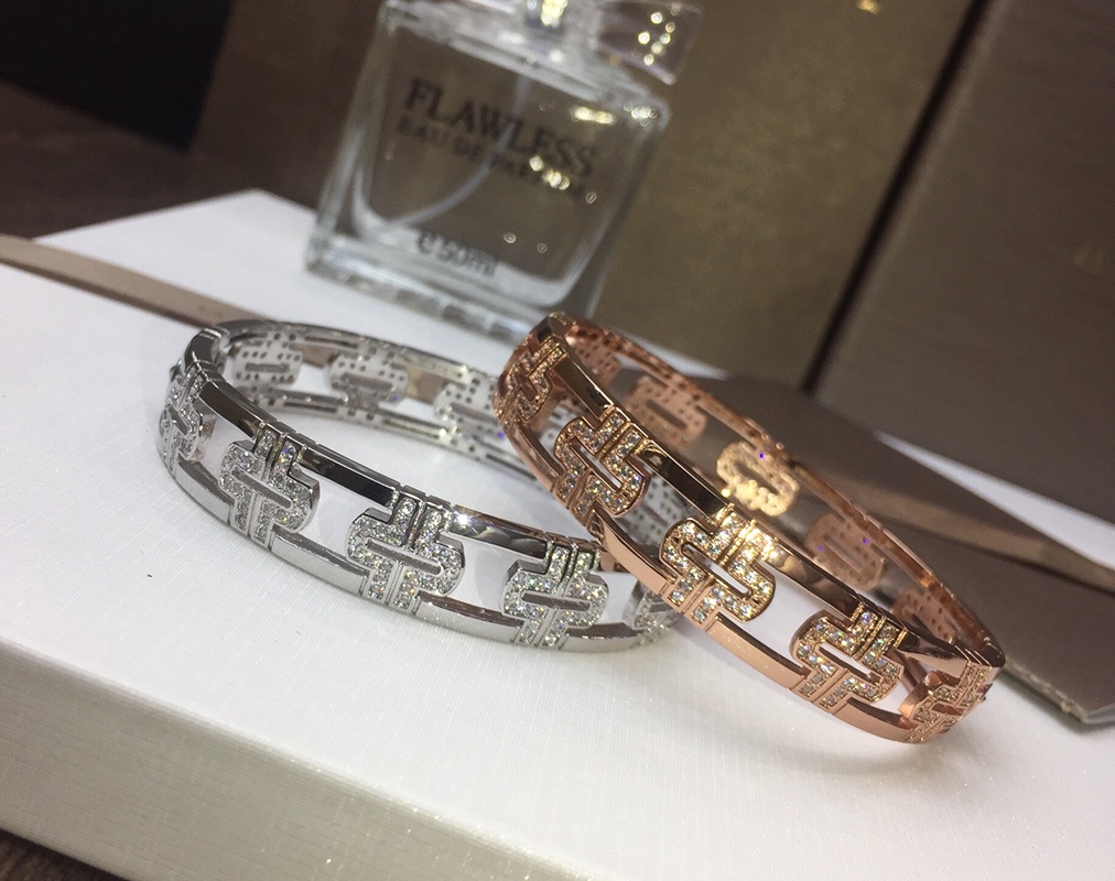 BVLGARI（ブルガリ）人気商品 ブレスレット.カフブレス YX