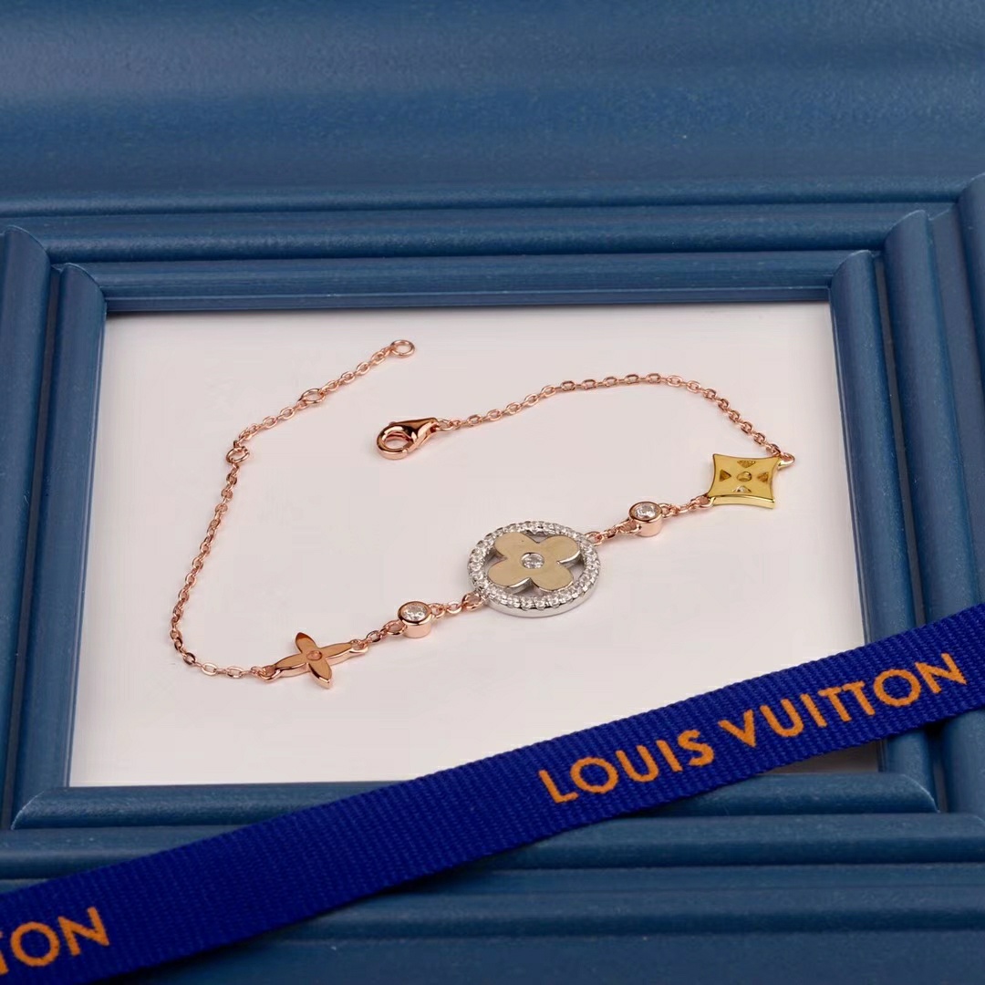 LOUIS VUITTON (ルイヴィトン) 人気商品 ブレスレット.カフブレス FF