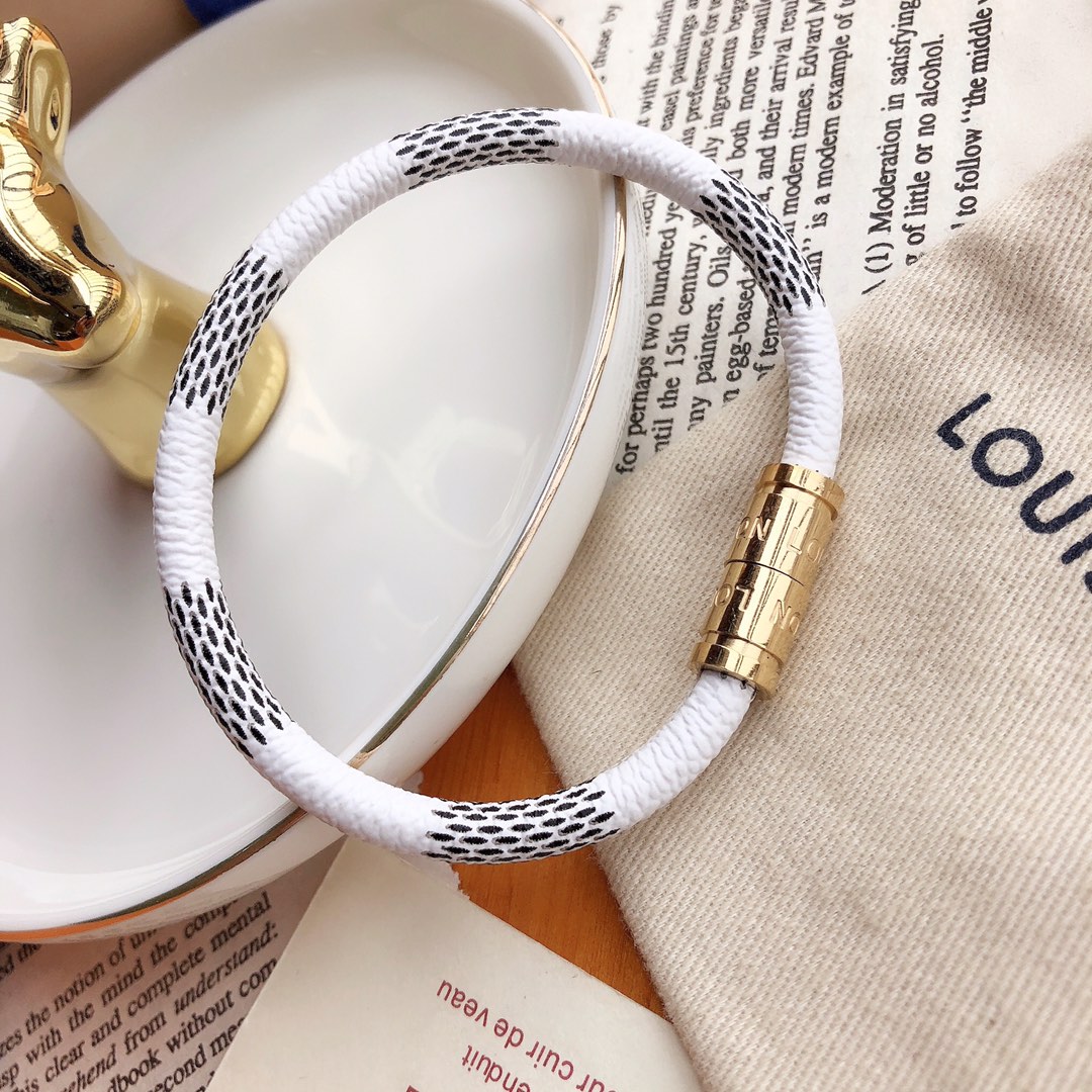 LOUIS VUITTON (ルイヴィトン) 人気商品 ブレスレット.カフブレス 男女兼用 YY
