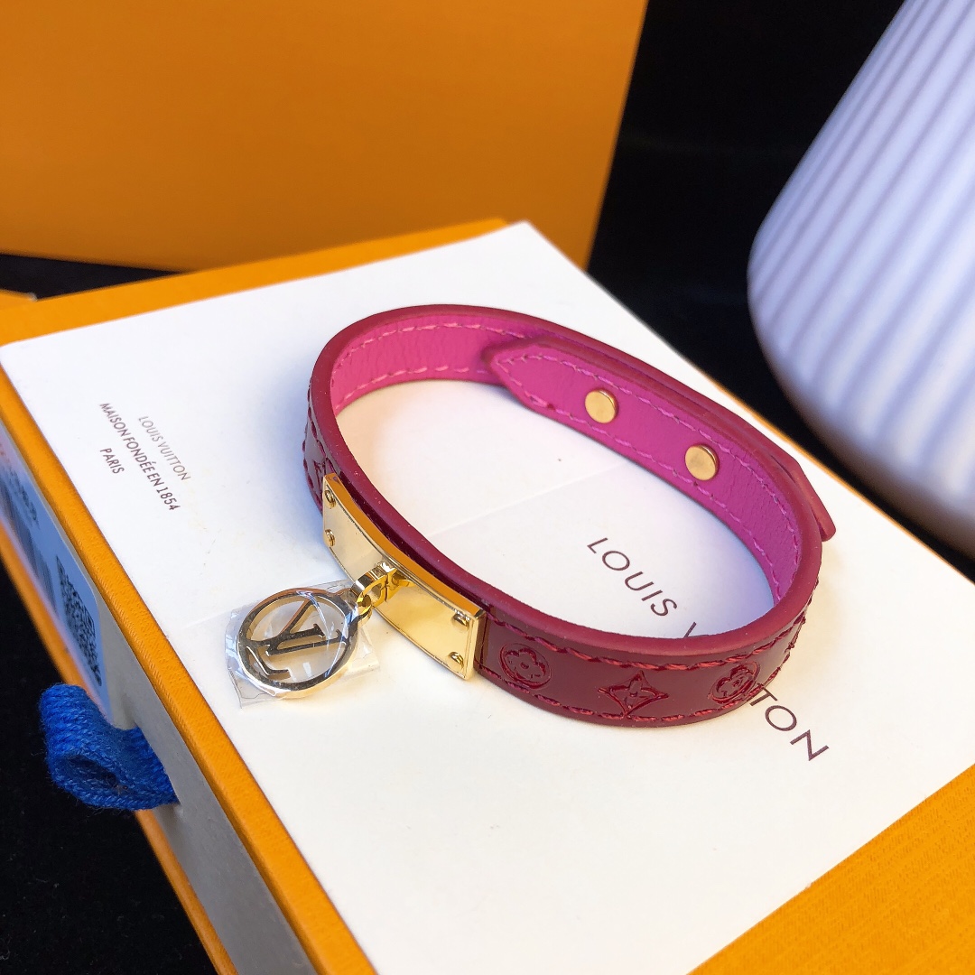 LOUIS VUITTON (ルイヴィトン) 人気商品 ブレスレット.カフブレス YY