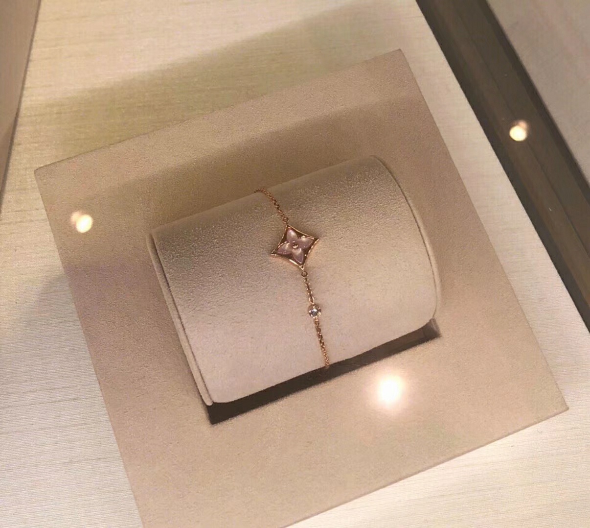 LOUIS VUITTON (ルイヴィトン) 人気商品 ブレスレット.カフブレス YX