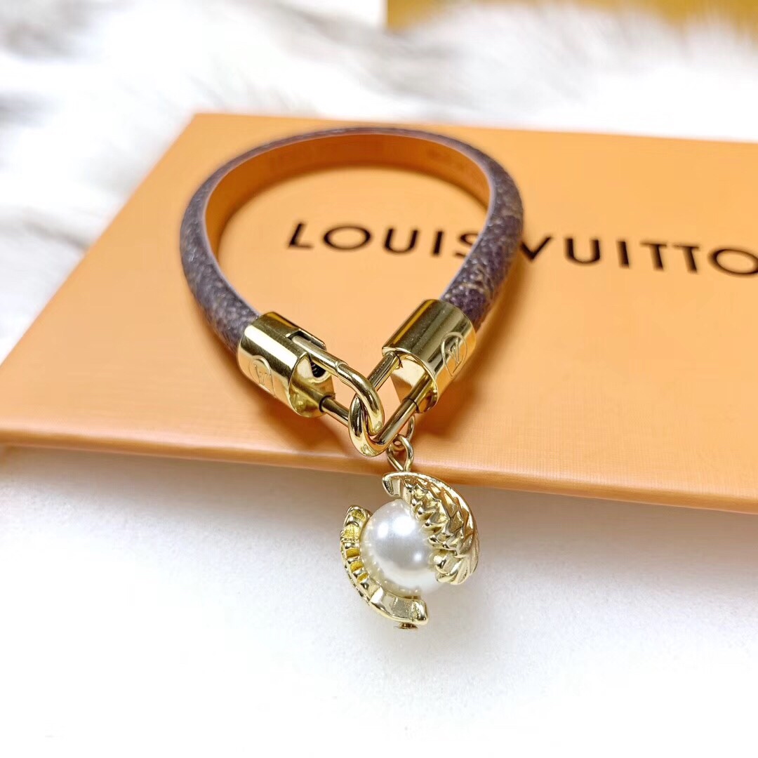LOUIS VUITTON (ルイヴィトン) 人気商品 ブレスレット.カフブレス YY