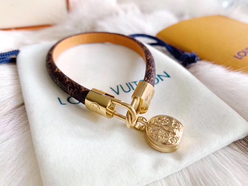 LOUIS VUITTON (ルイヴィトン) 人気商品 ブレスレット.カフブレス YL