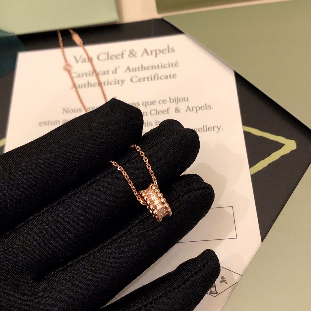 ヴァンクリーフ&アーペル人気商品 ネックレス. ペンダント YL