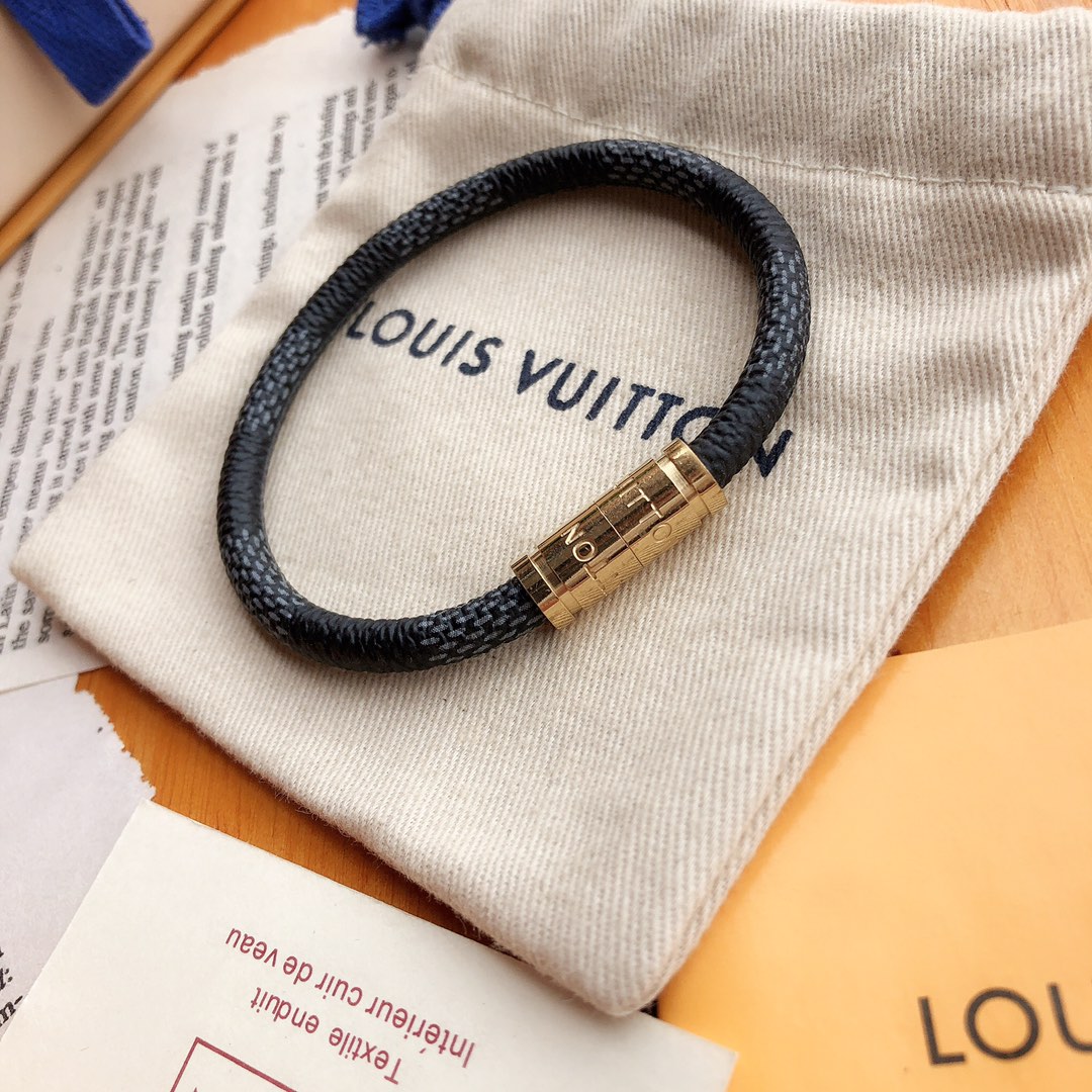 LOUIS VUITTON (ルイヴィトン) 人気商品 ブレスレット.カフブレス 男女兼用 YY