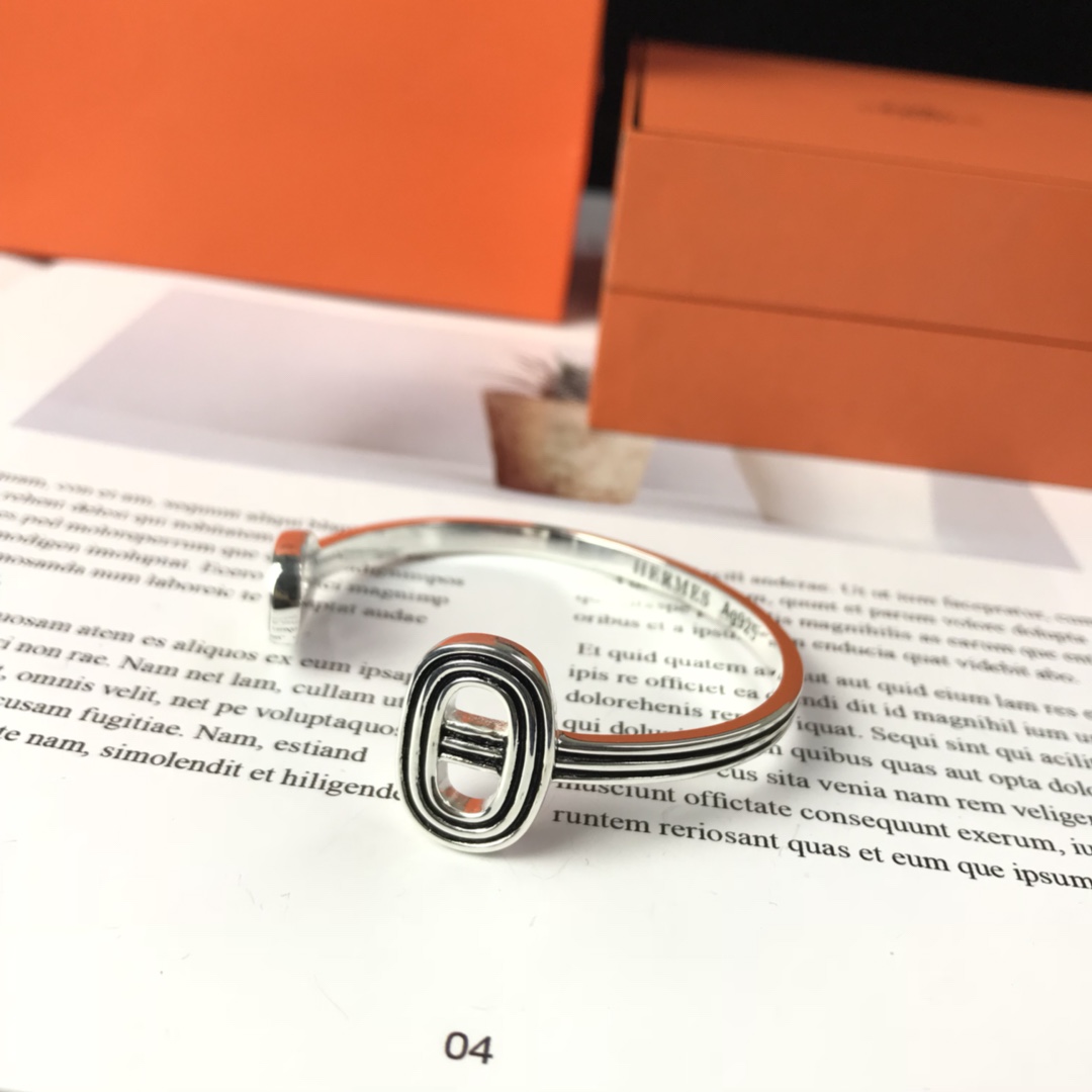 HERMES/エルメス 今季の新作 ブレスレット.カフブレス