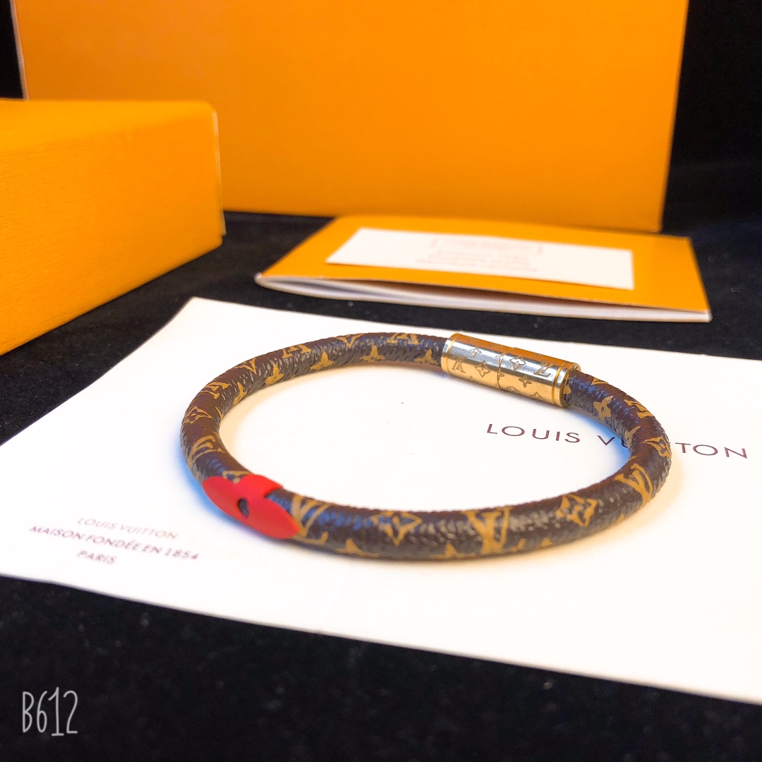 LOUIS VUITTON (ルイヴィトン) 人気商品 ブレスレット.カフブレス YY