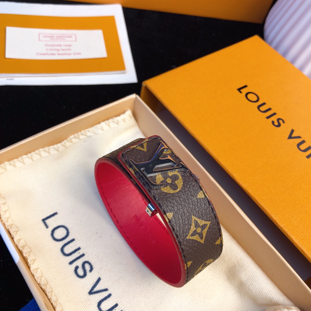LOUIS VUITTON (ルイヴィトン) 人気商品 ブレスレット.カフブレス YY
