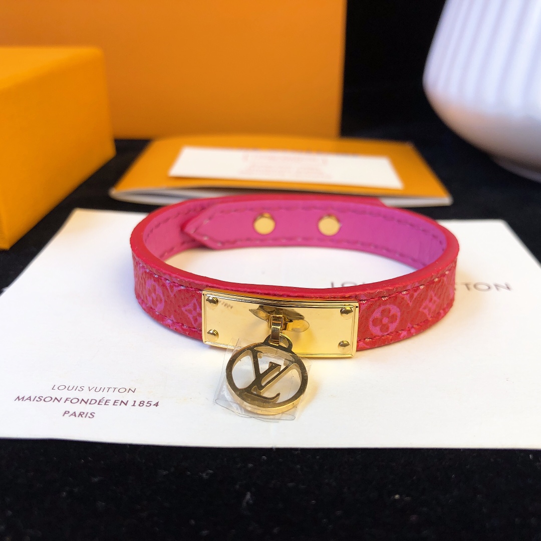 LOUIS VUITTON (ルイヴィトン) 人気商品 ブレスレット.カフブレス YY
