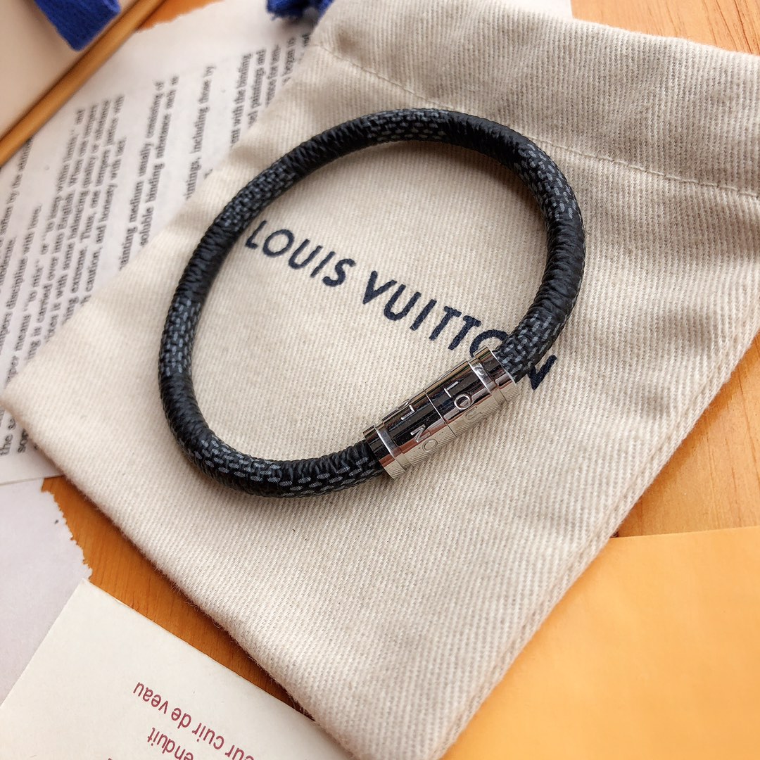 LOUIS VUITTON (ルイヴィトン) 人気商品 男女兼用ブレスレット.カフブレス YY