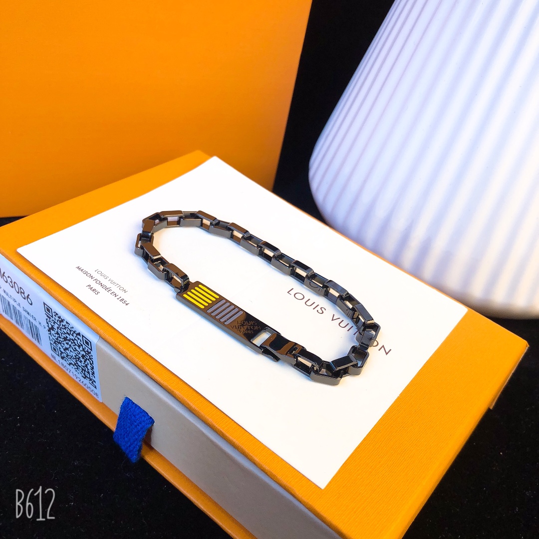 LOUIS VUITTON (ルイヴィトン) 人気商品 ブレスレット.カフブレス FF
