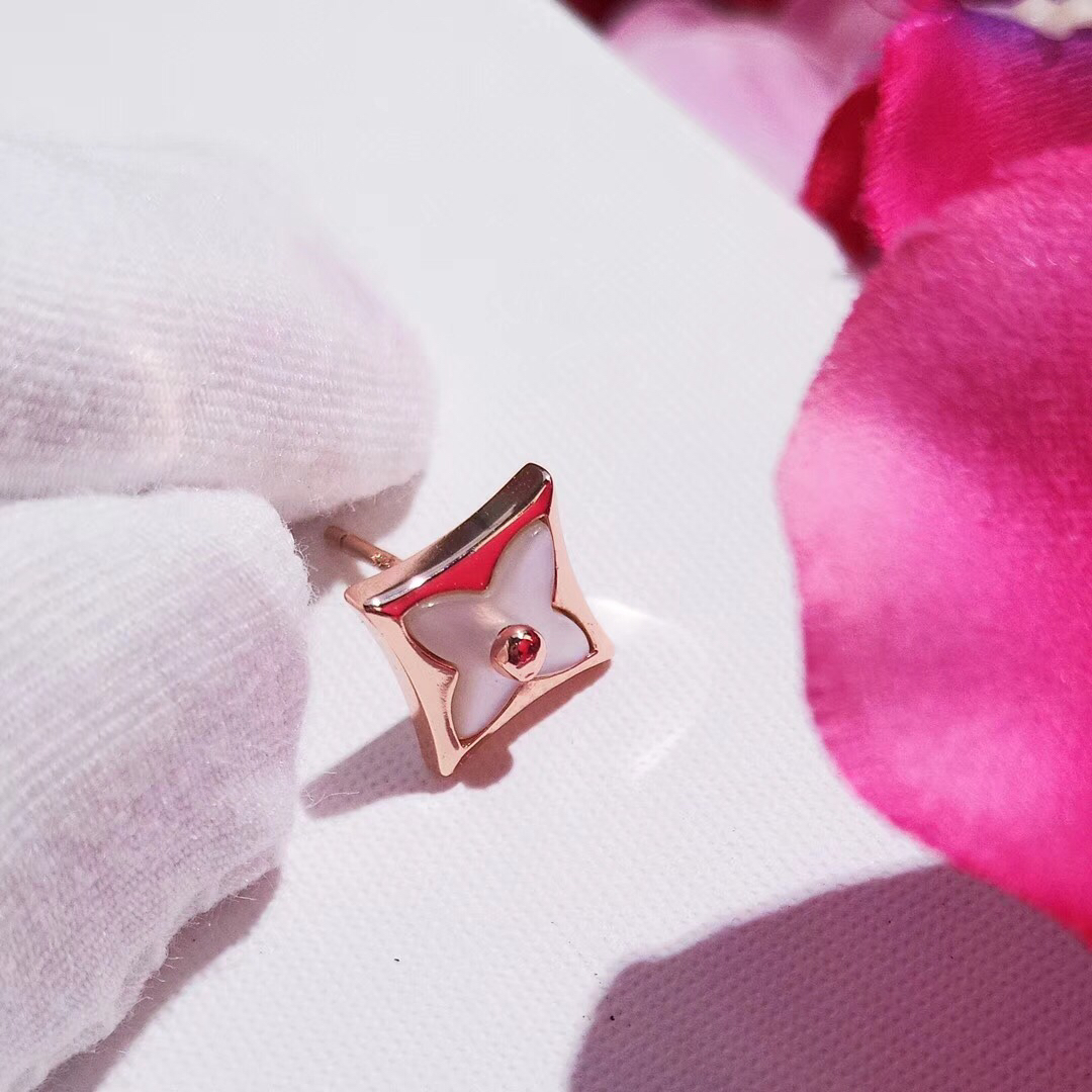LOUIS VUITTON（ルイヴィトン）今季の新作 ピアス イアリング YY