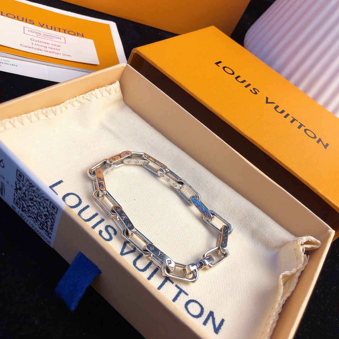 LOUIS VUITTON (ルイヴィトン) 人気商品 ブレスレット.カフブレス YX