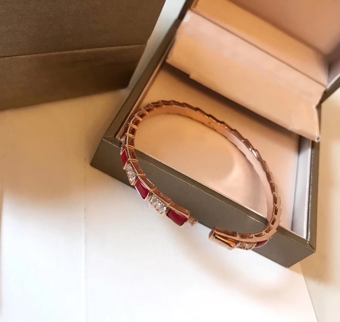 BVLGARI(ブルガリ)人気商品 ブレスレット.カフブレス YX