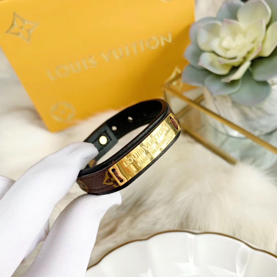 LOUIS VUITTON (ルイヴィトン) 人気商品 ブレスレット.カフブレス YY