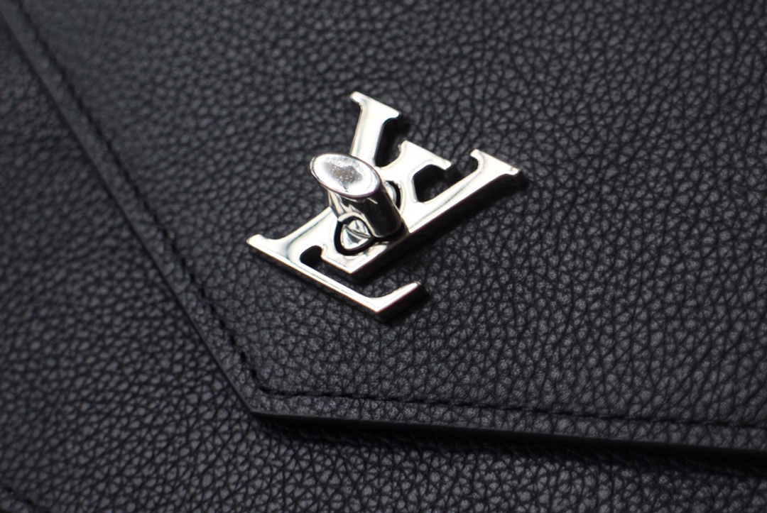 LOUIS VUITTON ポシェット マイ ロック ミー チェーン LV