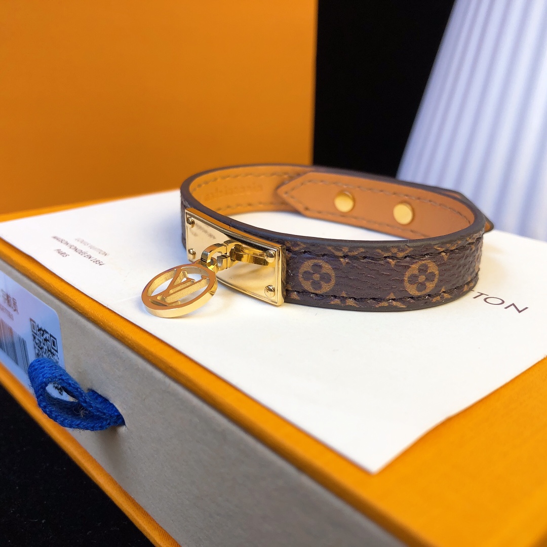 LOUIS VUITTON (ルイヴィトン) 人気商品 ブレスレット.カフブレス YY