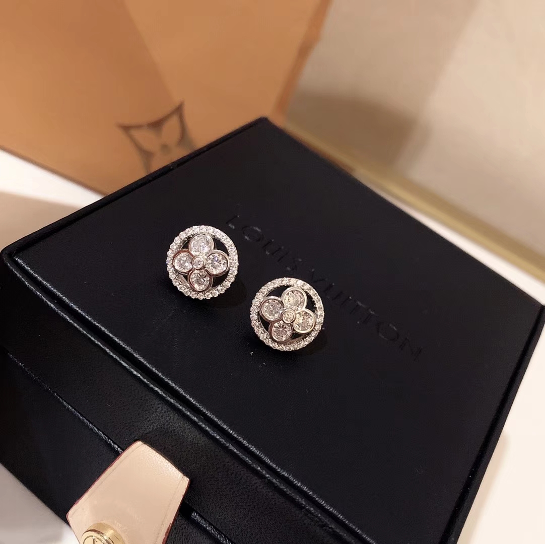 LOUIS VUITTON（ルイヴィトン）今季の新作 ピアス イアリング FF
