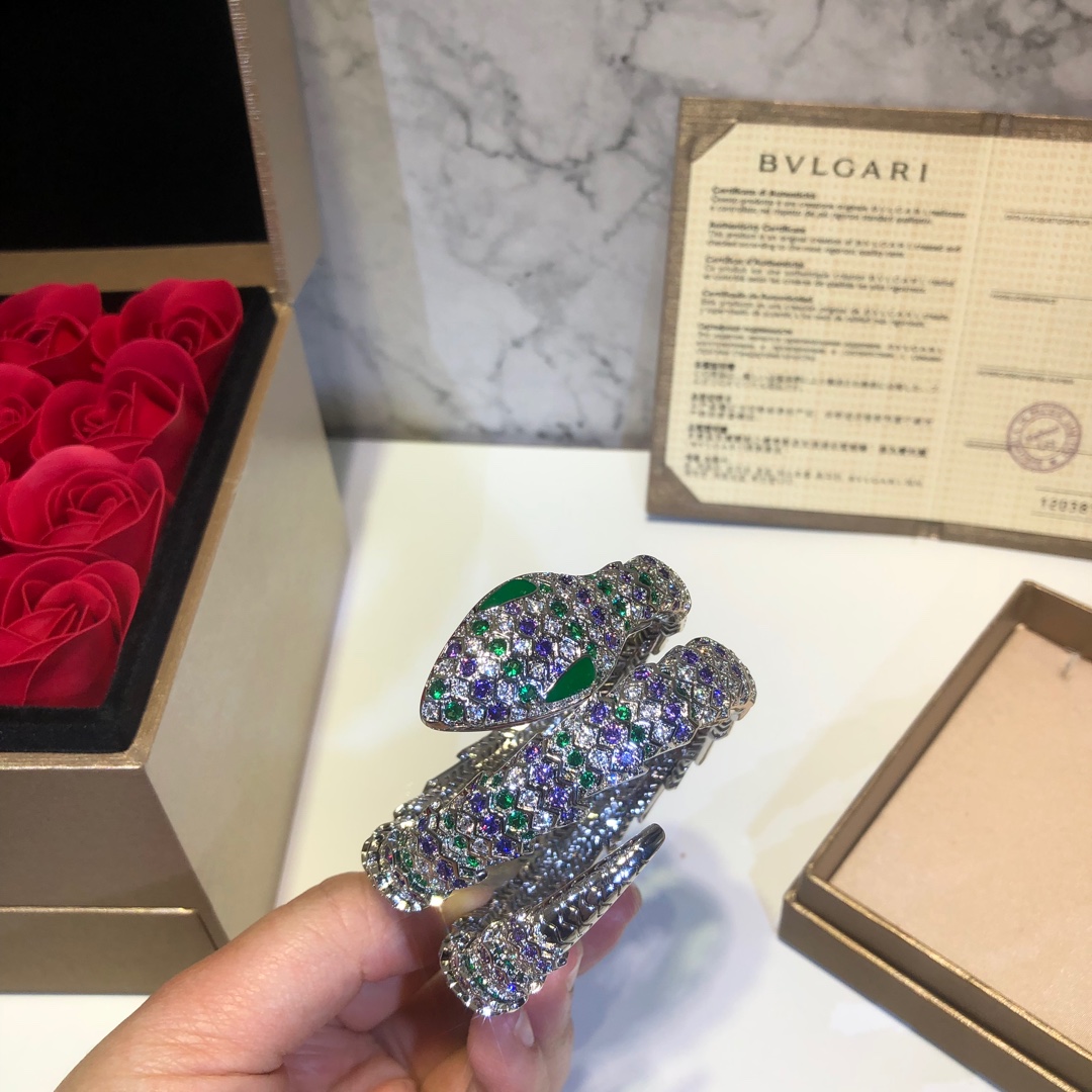 BVLGARI(ブルガリ)人気商品 ブレスレット.カフブレス YY