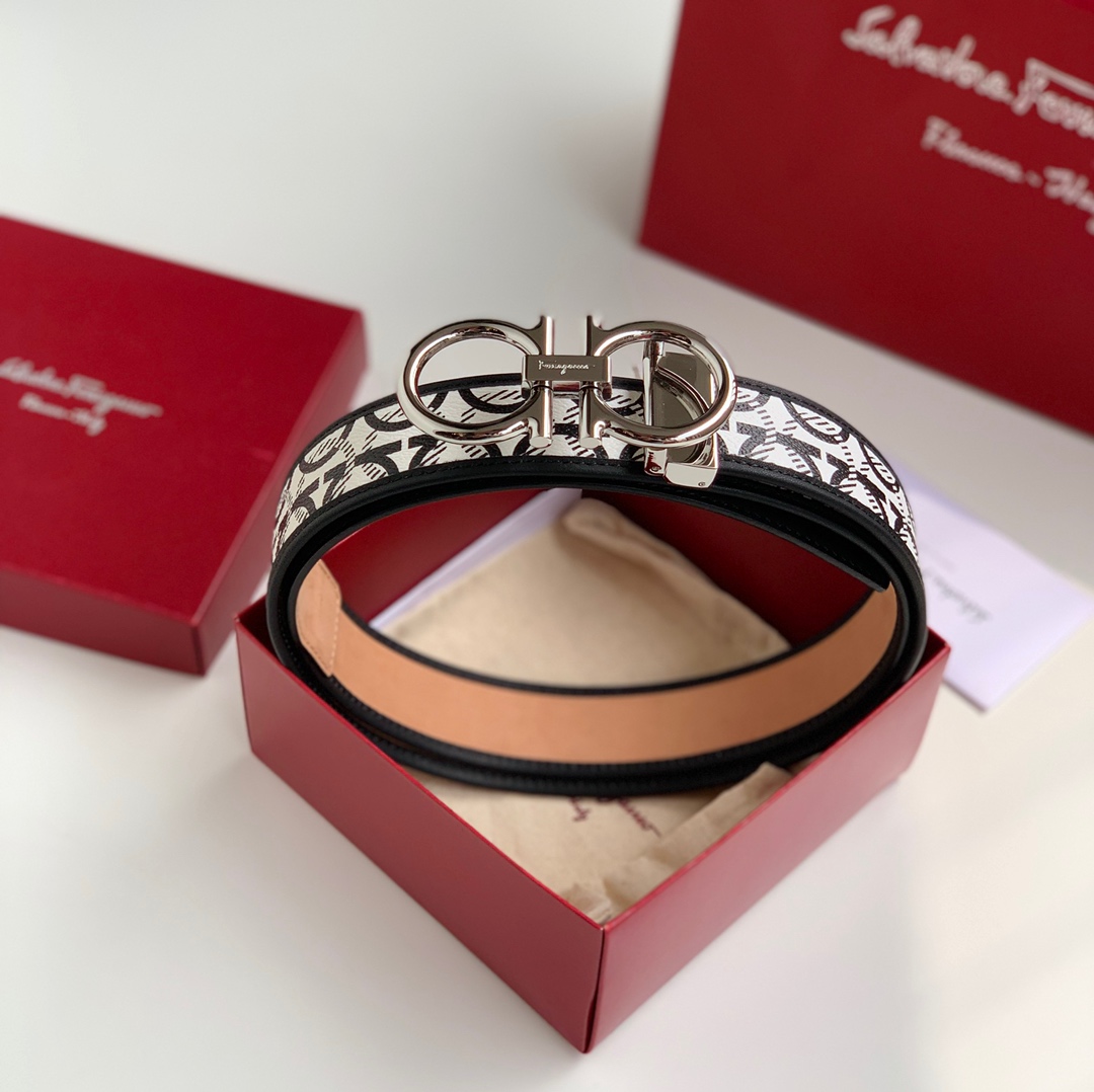 フェラガモ Ferragamo 両面仕立てベルト サンチュール ZC