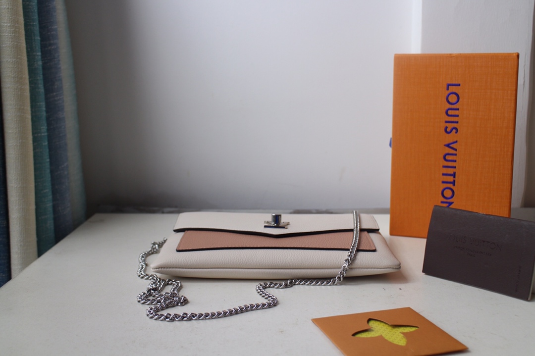 LOUIS VUITTON ポシェット マイ ロック ミー チェーン LV
